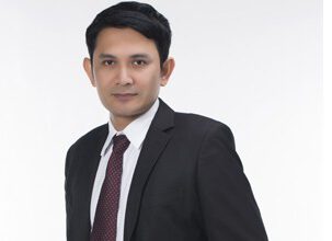 อาจารย์ พิรพัฒน์ จันทร